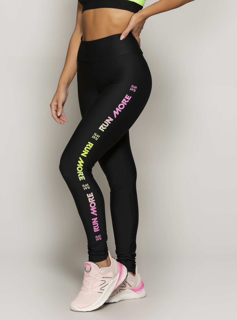 LEGGING RM COM BOLSO PRETA ESCRITAS COLORIDAS P