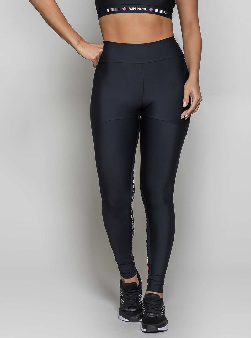 LEGGING BLOCKING ESCRITAS NA PERNA PRETO M