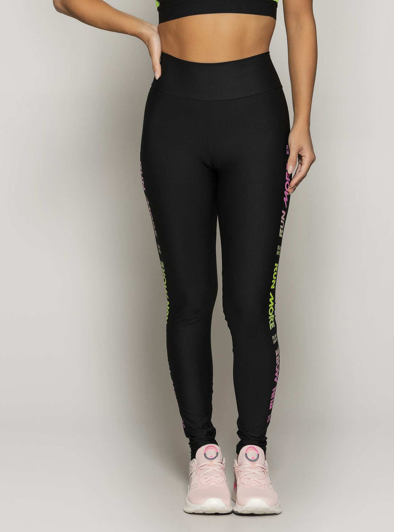 LEGGING RM COM BOLSO PRETA ESCRITAS COLORIDAS P